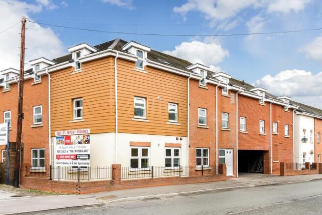 2 bed property, in Rosehill, £115,000