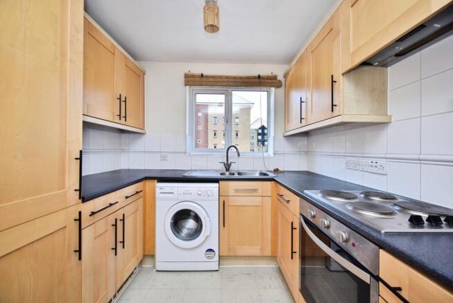 1 bed property, in St. Peters Street, £100,000