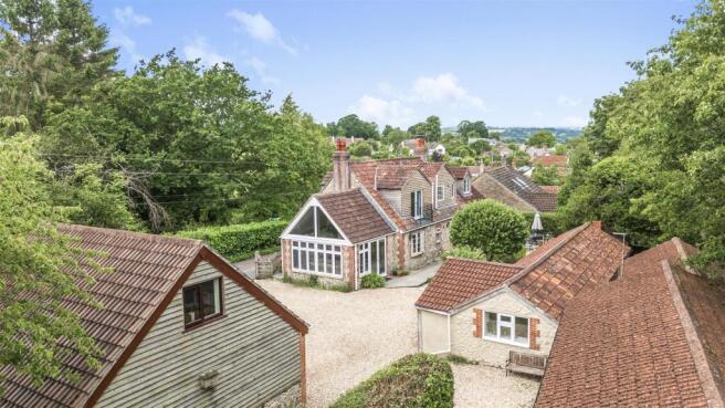 5 bed property, in Chaffcombe, £850,000