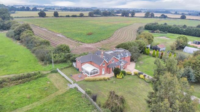 4 bed property, in Hollies, £995,000