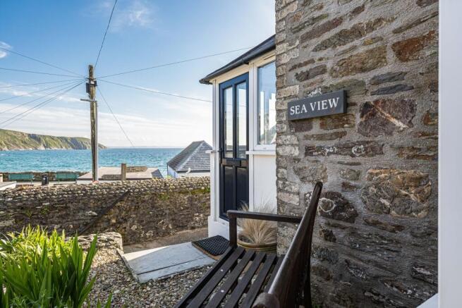 2 bed property, in Foxhole Lane, £475,000