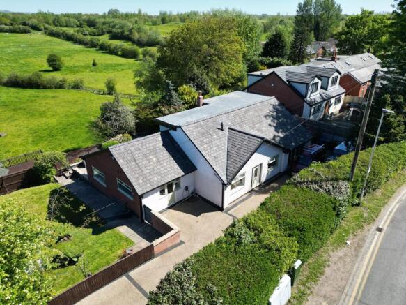 4 bed property, in Sandy Lane, £600,000