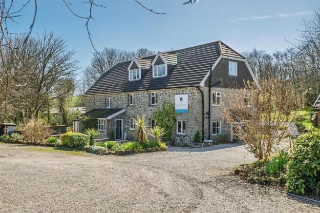 10 bed property, in Old Coach Road, £730,000