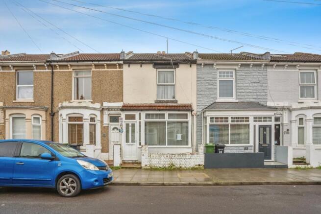 3 bed property, in Dover Road, £235,000