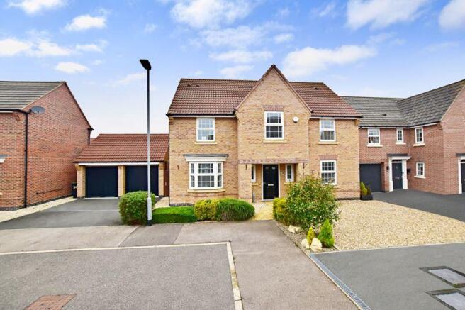 4 bed property, in Livia Avenue, £480,000