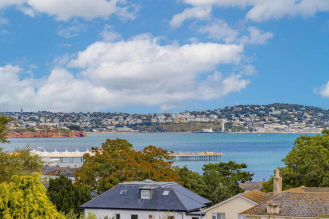 10 bed property, in St. Andrews Road, £550,000