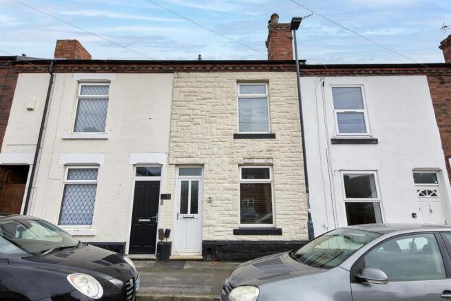 2 bed property, in Cambridge Street, £190,000