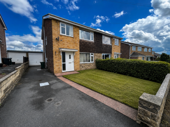 3 bed property, in Hepworth Close, £220,000