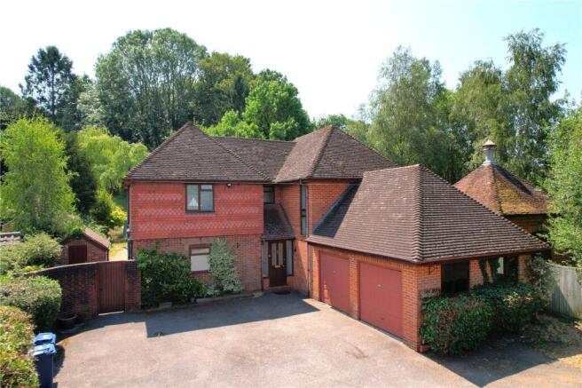 4 bed property, in The Green, £850,000