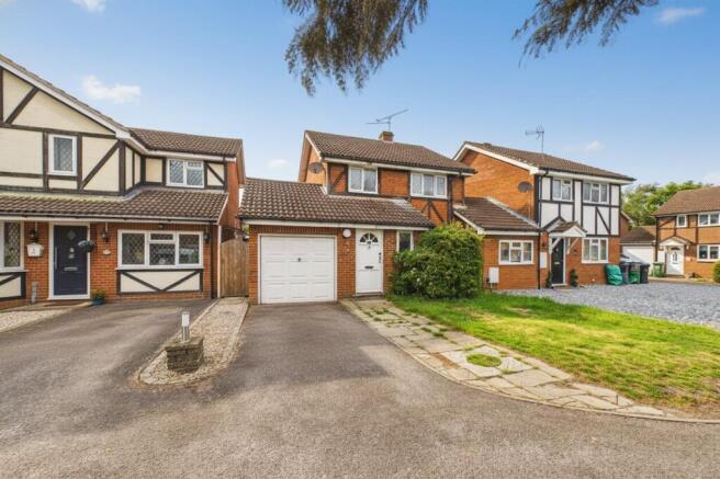 3 bed property, in Littington Close, £475,000