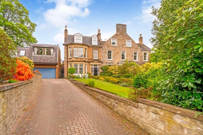 2 bed property, in Murrayfield Avenue, £340,000