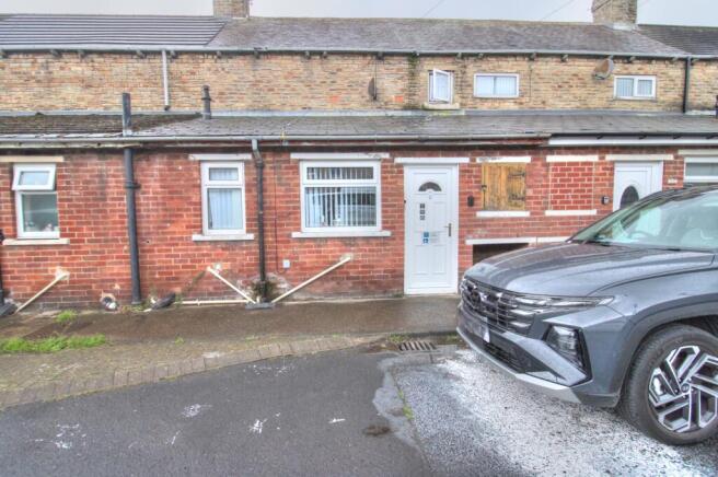 2 bed property, in Chestnut Street, £50,000