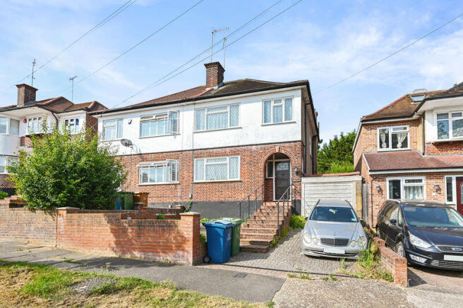 3 bed property, in The Ridgeway, £719,950