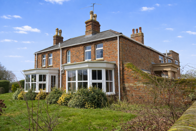 7 bed property, in Hurn Road, £849,995