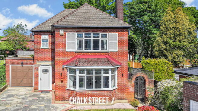 3 bed property, in Lindsey Way, £800,000