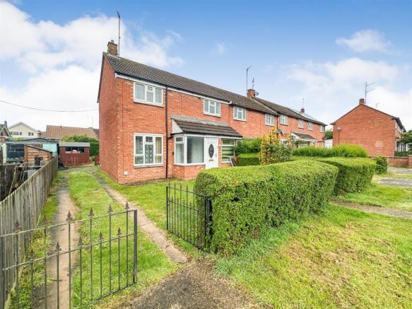 2 bed property, in Kingsthorpe Avenue, £175,000