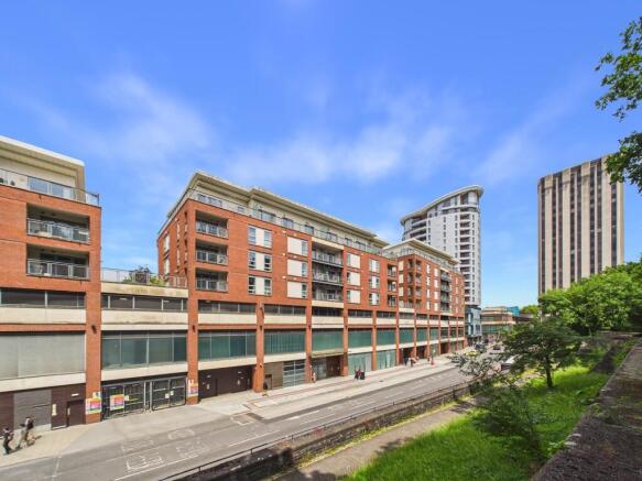 2 bed property, in Horizon, £279,950