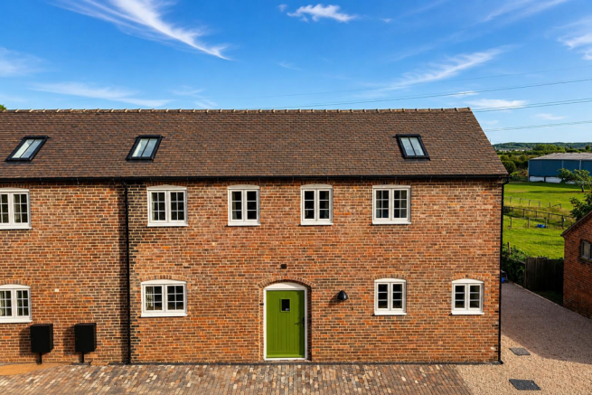 4 bed property, in Manor Farm, £625,000