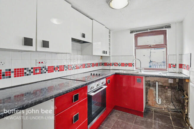 2 bed property, in Heathcote Street, £120,000