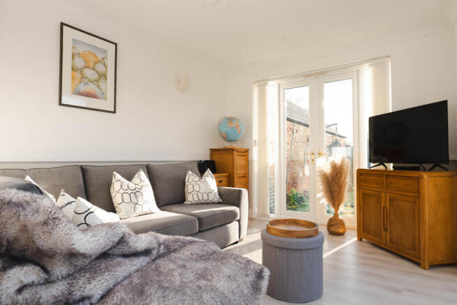 4 bed property, in Holderness Road, £325,000