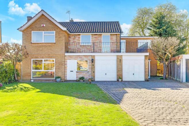 4 bed property, in Grange Park, £600,000