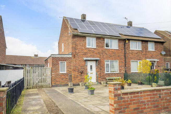 2 bed property, in Branton Place, £230,000