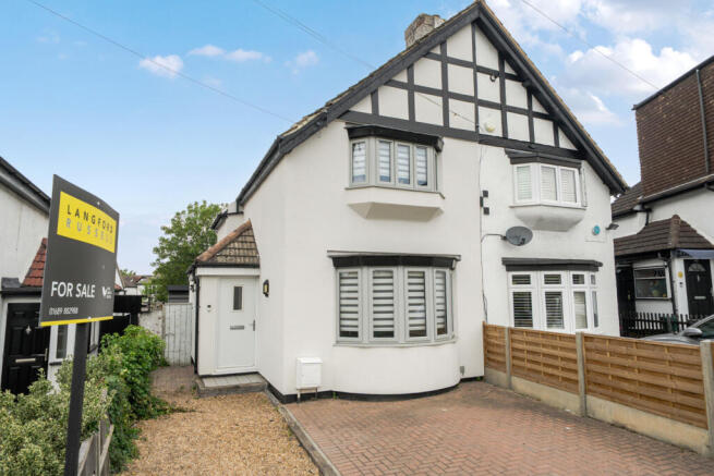 2 bed property, in Magpie Hall Lane, £525,000