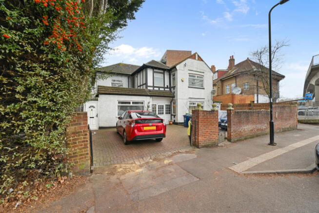 7 bed property, in Perivale, £1,100,000