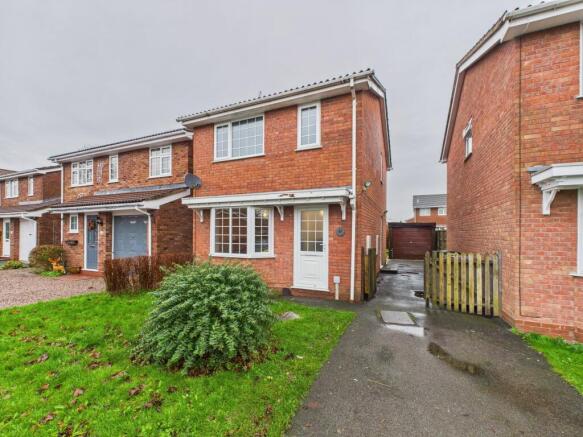 3 bed property, in Forest Road, £220,000