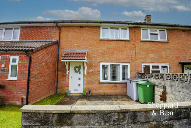 2 bed property, in Dickens Avenue, £200,000