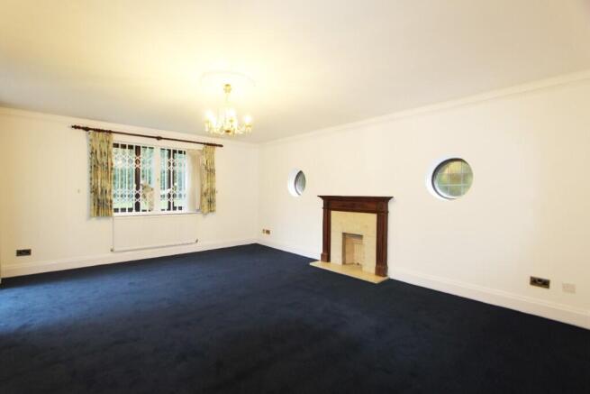 2 bed property, in Raleigh Close, £550,000