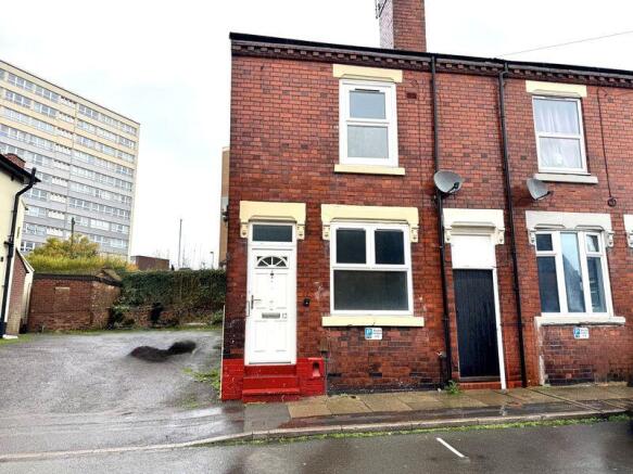 2 bed property, in Wellington Terrace, £55,000