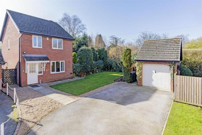 3 bed property, in Old School Lane, £299,000