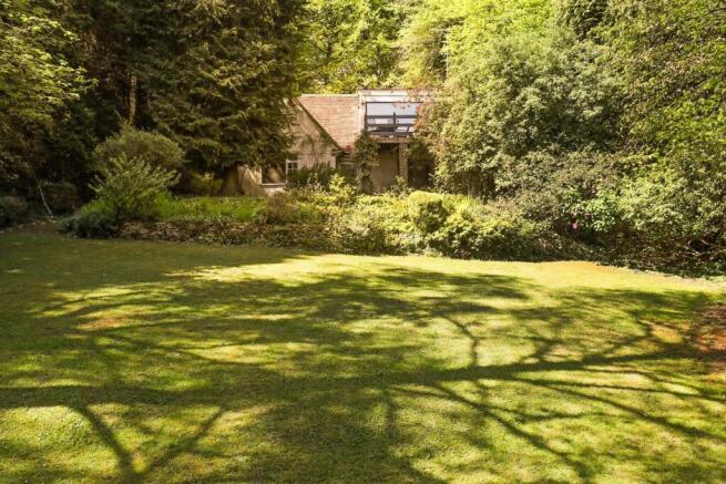 3 bed property, in Cheltenham Road, £680,000