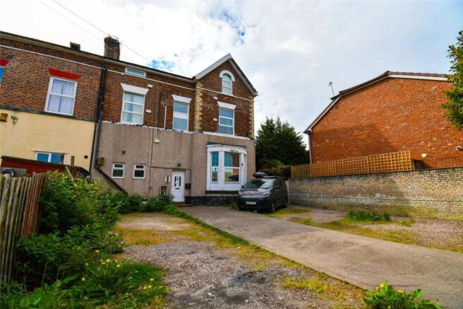 1 bed property, in Browning Avenue, £50,000