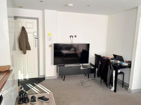 1 bed property, in South Street, £70,000