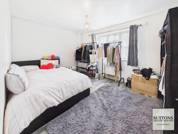1 bed property, in Linstock Way, £35,000