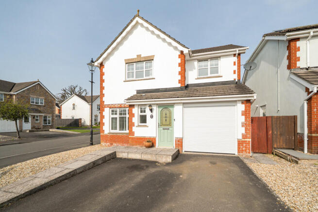4 bed property, in Chudleigh, £465,000