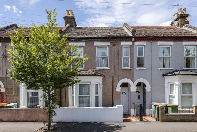 2 bed property, in Stork Road, £325,000