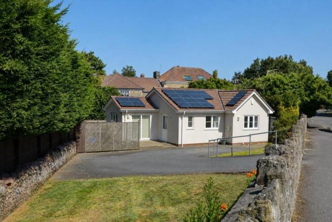 2 bed property, in Pound Lane, £370,000