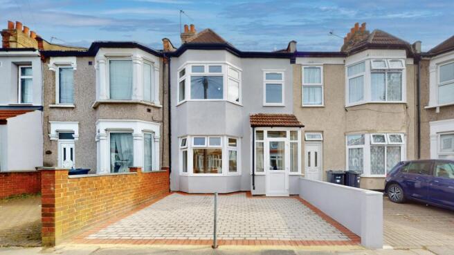 3 bed property, in Kingston Road, £525,000