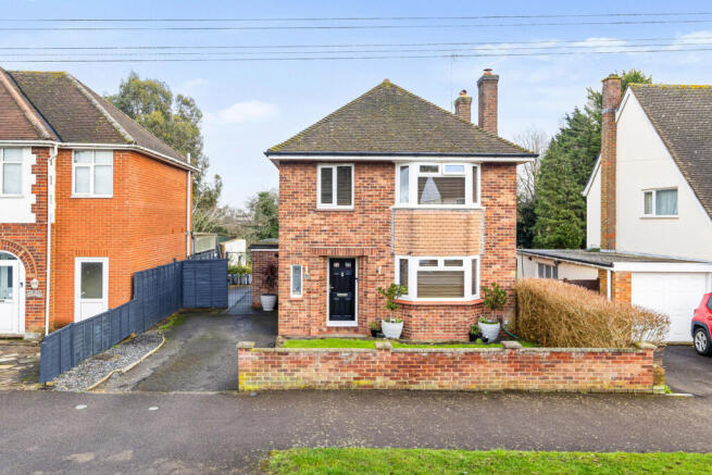 3 bed property, in Wheatley Avenue, £350,000