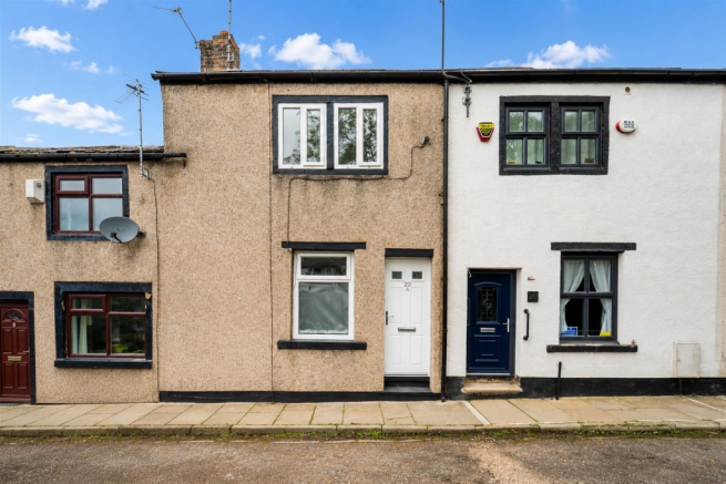 2 bed property, in Bentmeadows, £150,000