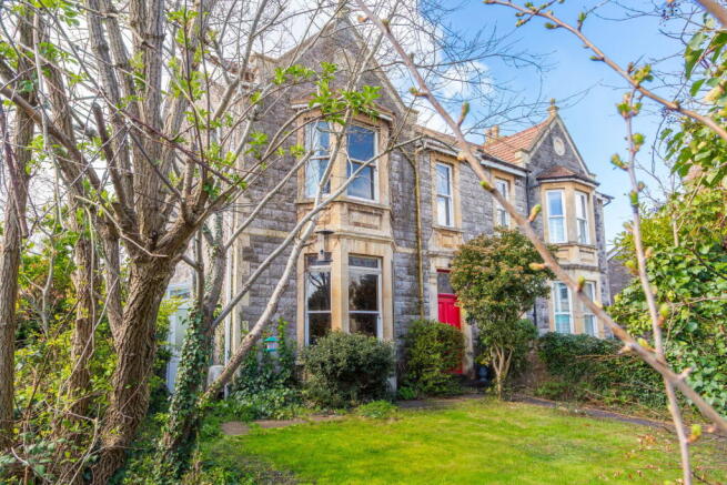 5 bed property, in High Street, £579,950