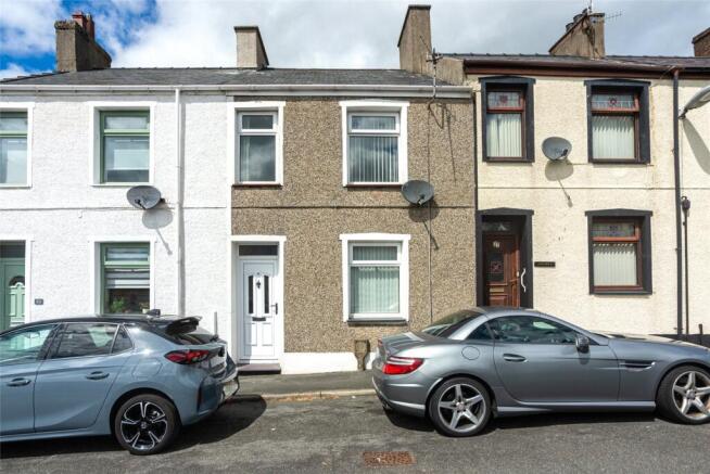 2 bed property, in Mountain Street, £145,000
