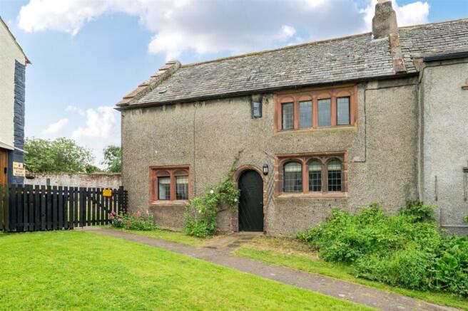 2 bed property, in Cross Hill, £265,000
