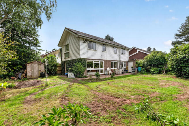 4 bed property, in Bracknell RG12, £575,000