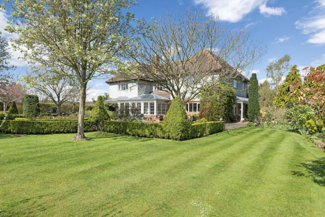 9 bed property, in Nuthampstead Road, £2,750,000