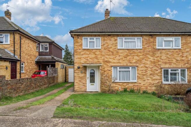 3 bed property, in Pomeroy Close, £699,950