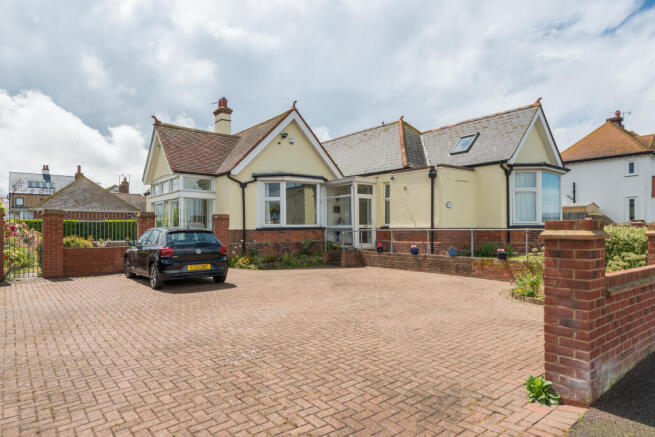 5 bed property, in Western Esplanade, £725,000
